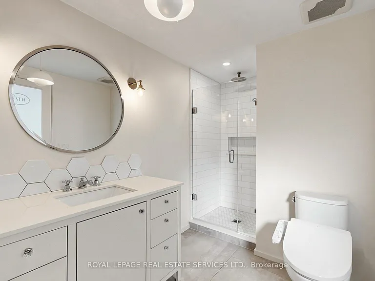 255 Oakwood Cres — Photo 20