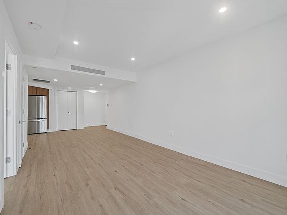 5th image of 2516 37th Ave #4A