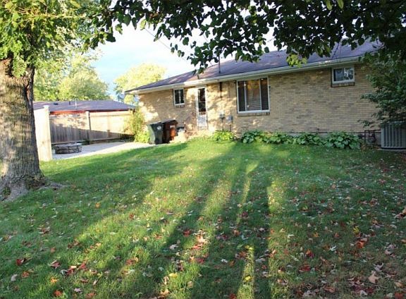 3rd image of 429 Katy Ln
