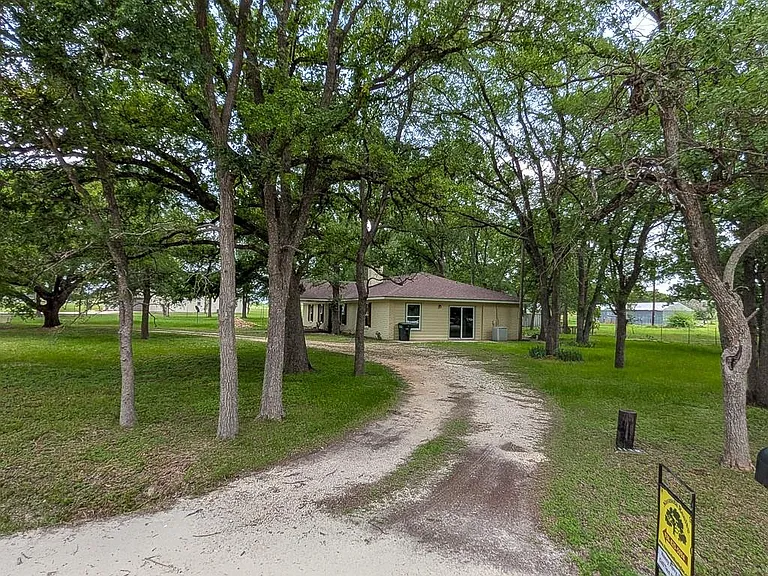 1139 County Road 403 — Photo 23