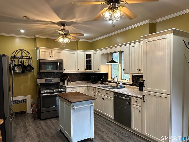 371 Prospect St — Photo 6