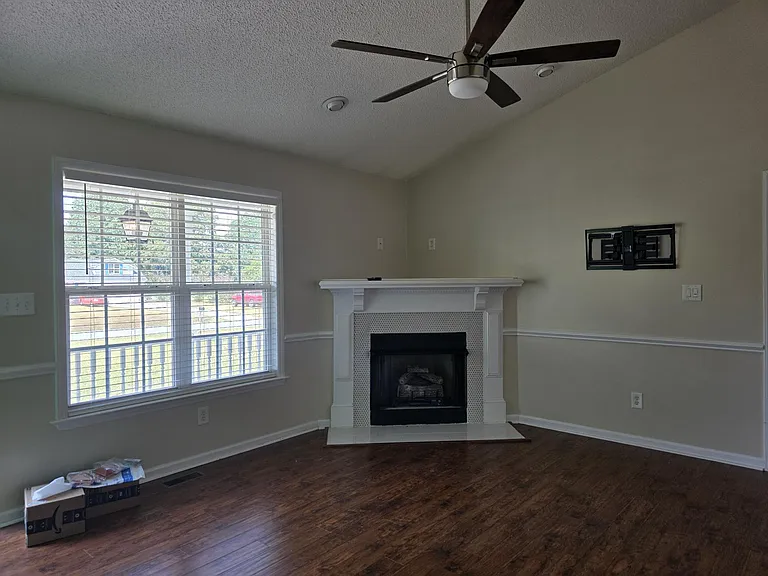 100 Parrish Farm Ln — Photo 2