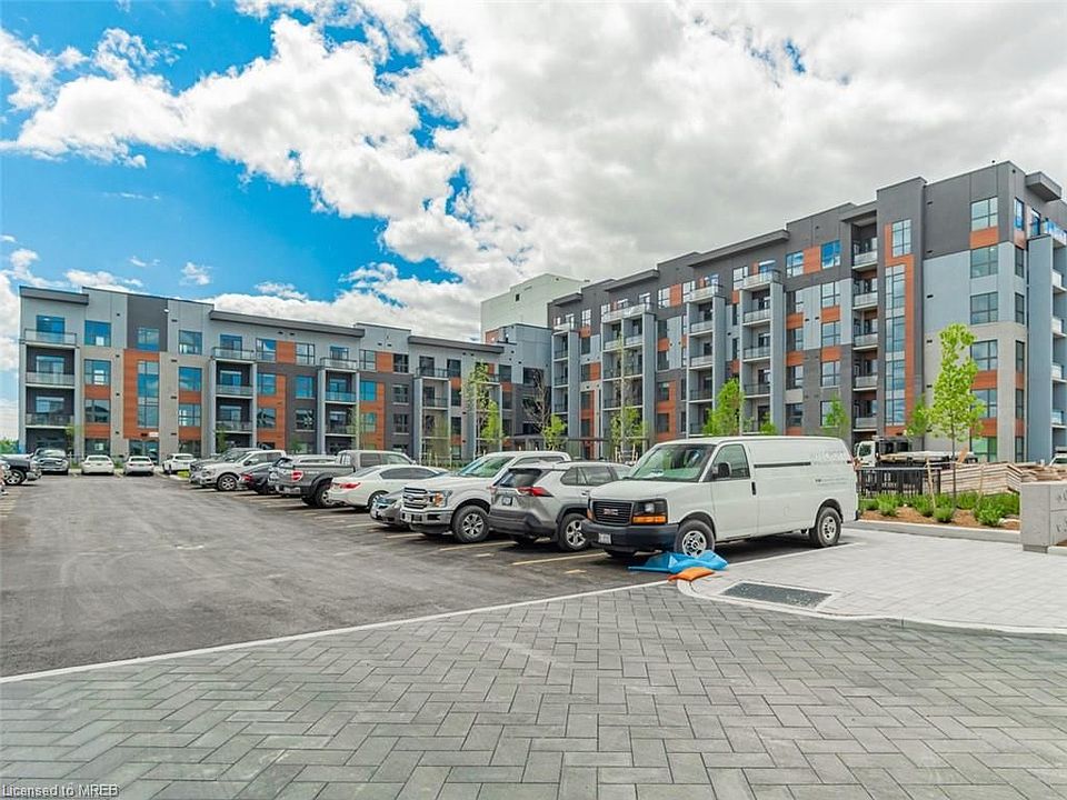 1st image of 95 Dundas St W #2