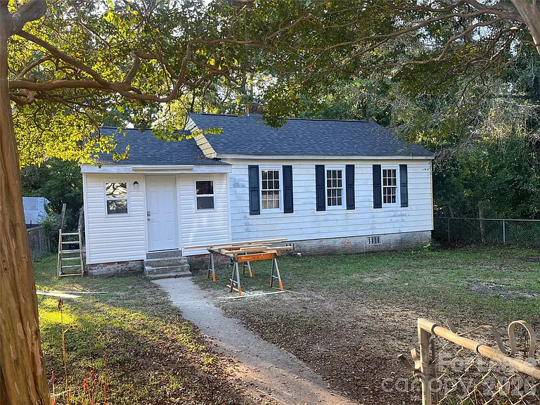 4723 Linden St — Photo 1