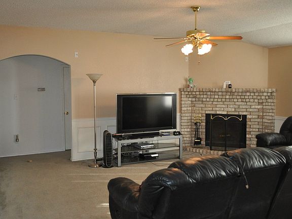 2nd image of 324 Shea Ln