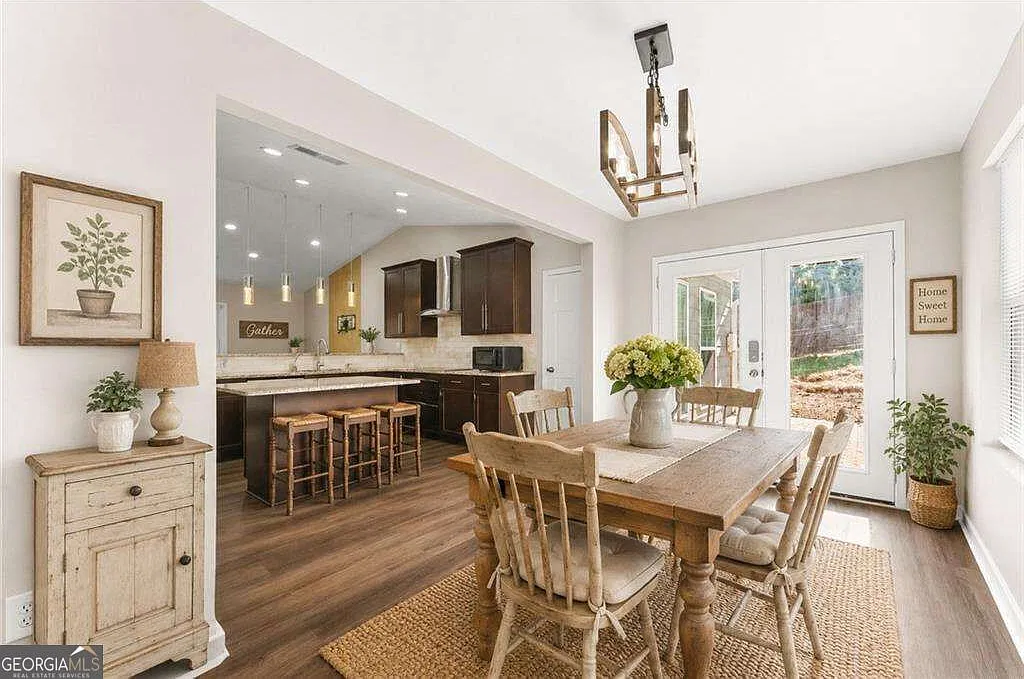 4 bed, 2.0 bath, $2,600 — Photo 3