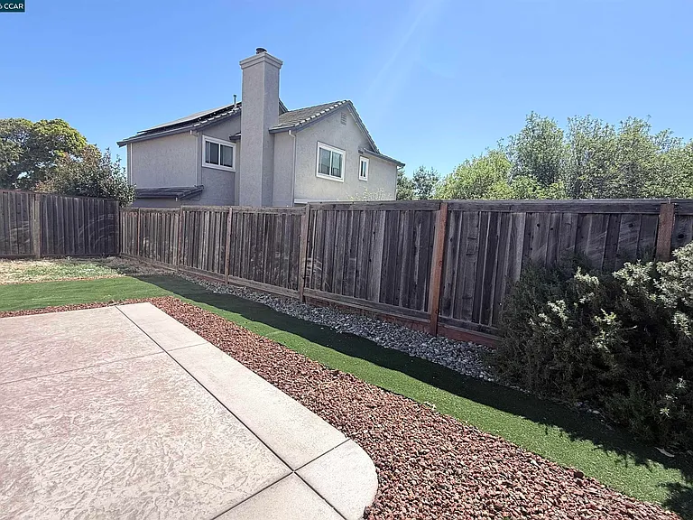 1746 Highland Cir — Photo 25