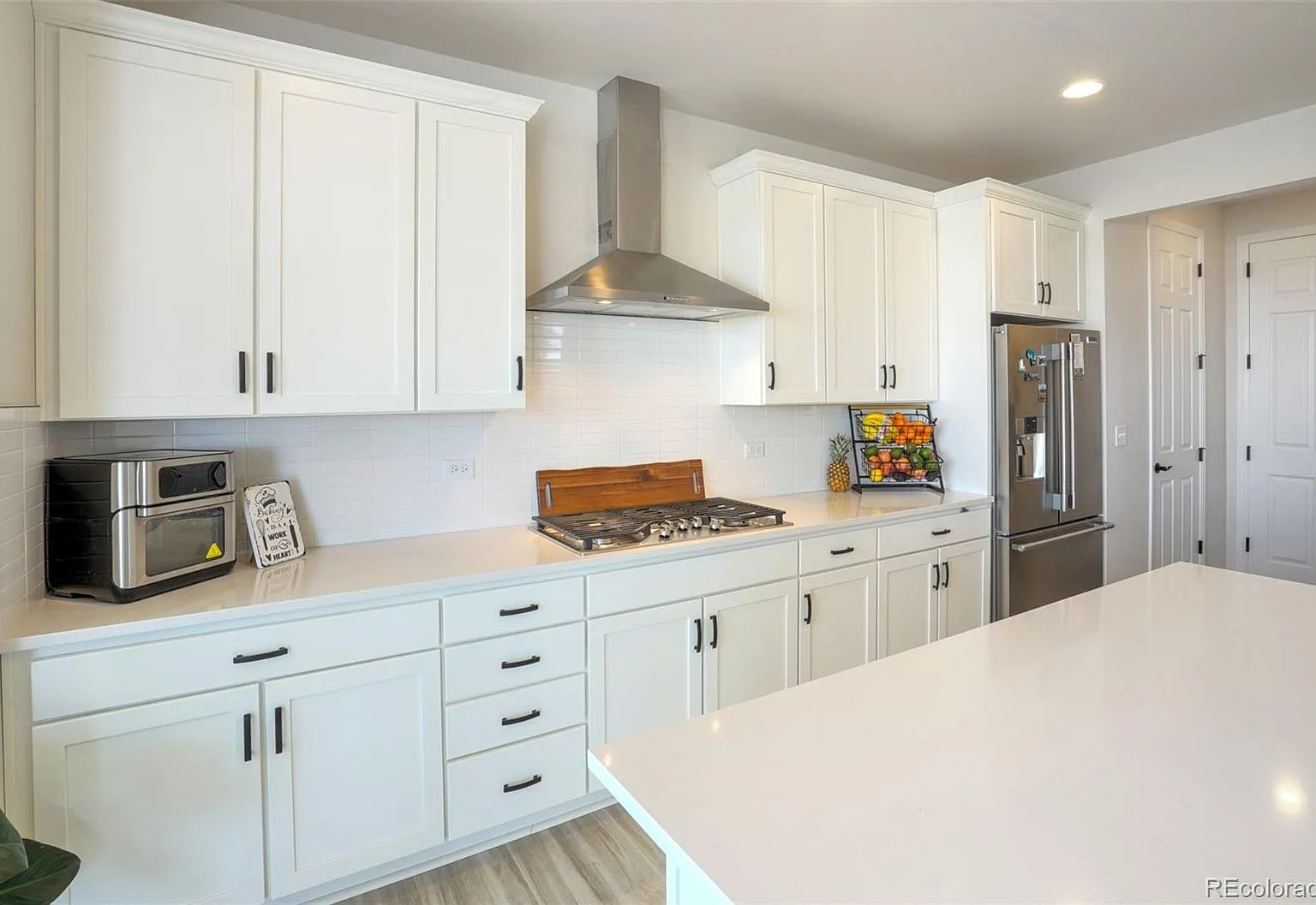 4 bed, 2.5 bath, 2713 sqft, $4,500 — Photo 2