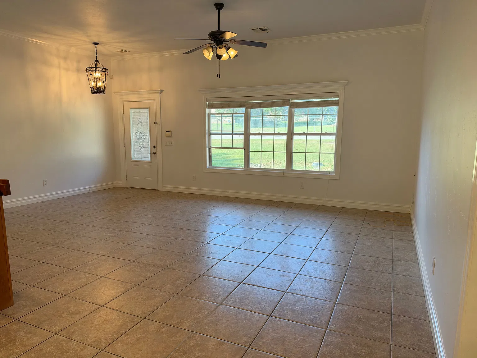 3 bed, 1800 sqft, $1,950 — Photo 2