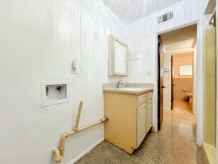 5342 Adanson St — Photo 10
