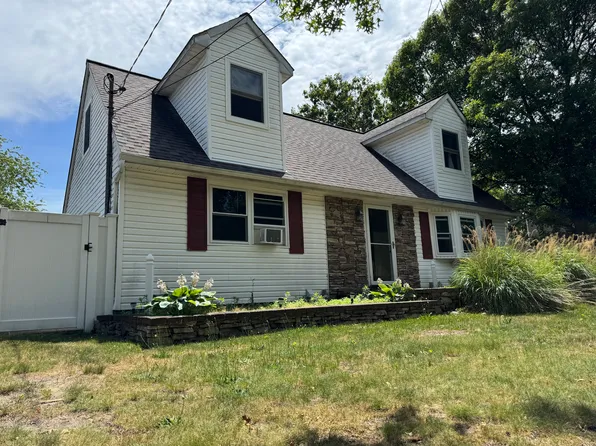 (undisclosed Address), Centereach, NY 11720
