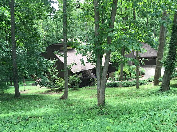 2nd image of 1680 Woodvale Dr