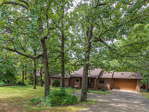3rd image of 687 N Cliffside Dr
