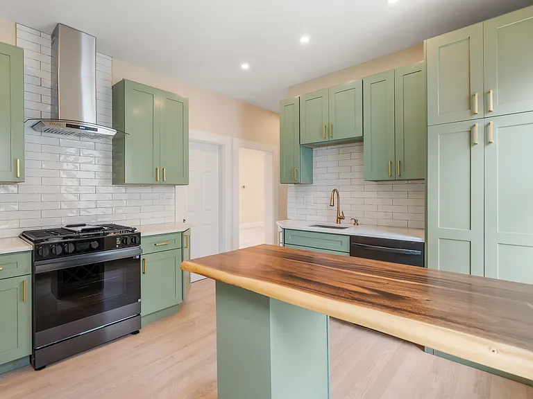 99 Beech St #2 — Photo 3