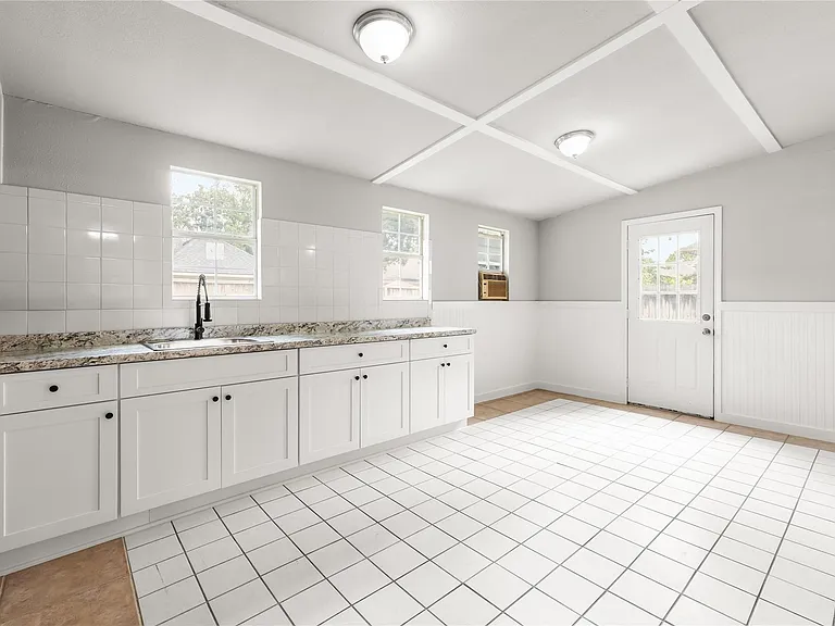 4111 Surreydon Dr — Photo 18
