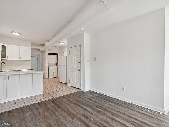 4th image of 117 Green Ln #B
