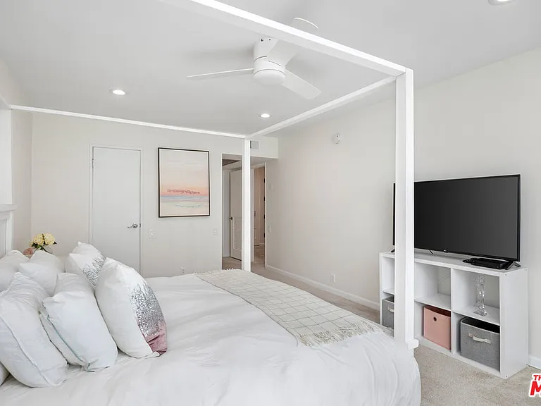 809 S Bundy Dr #205 — Photo 19