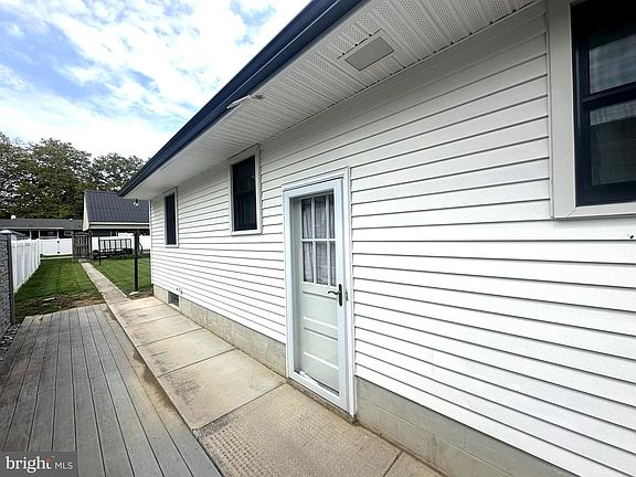 4th image of 522 Moul Ave