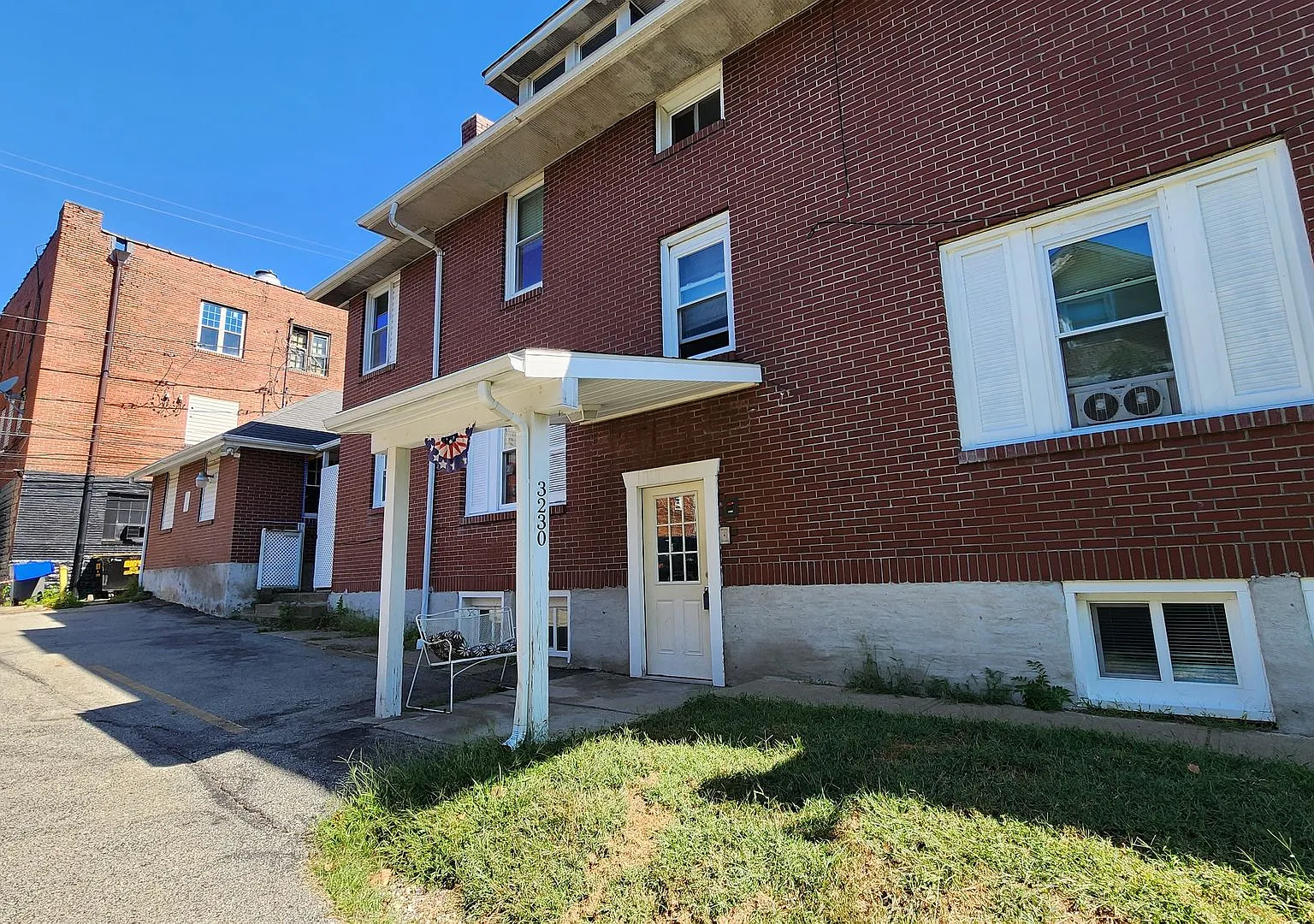 Welcome to 3230 Wainbell Avenue Apartments — Photo 1