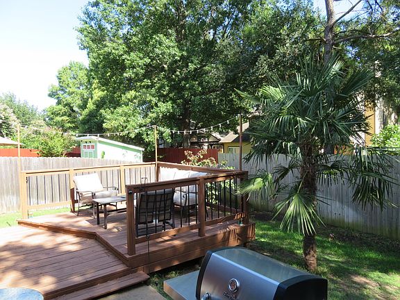 4th image of 2721 Chatsworth Dr