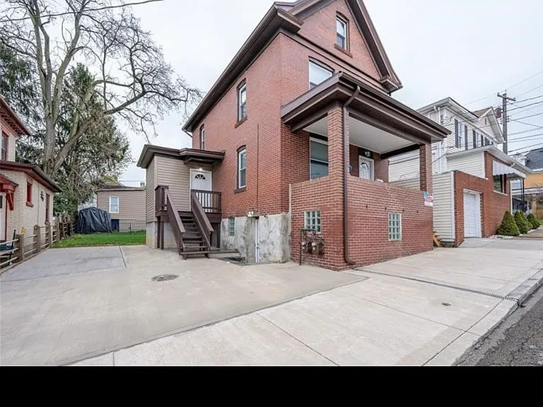 447 Steck St — Photo 2