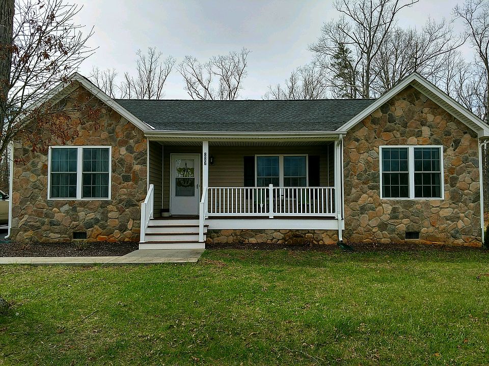 Lovely Stone Front Ranch