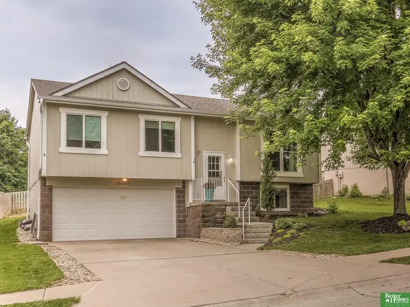 19067 U St, Omaha, NE 68135