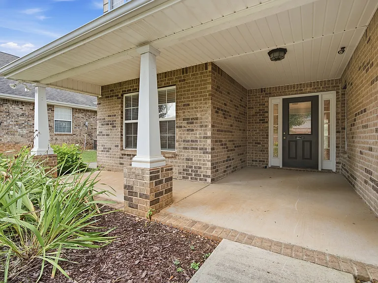 161 Alderwood Dr — Photo 2