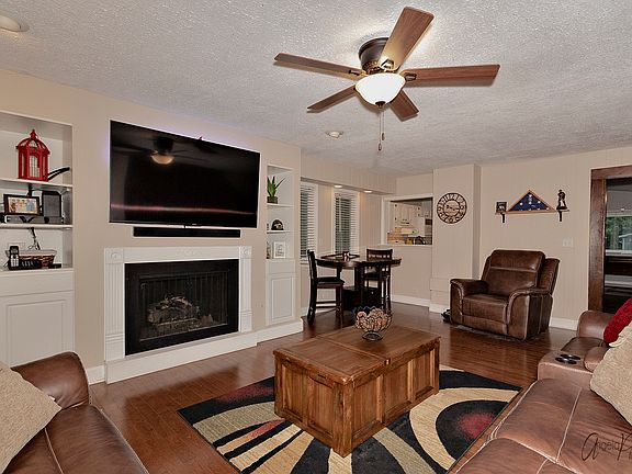 3rd image of 1320 Dunleer Dr