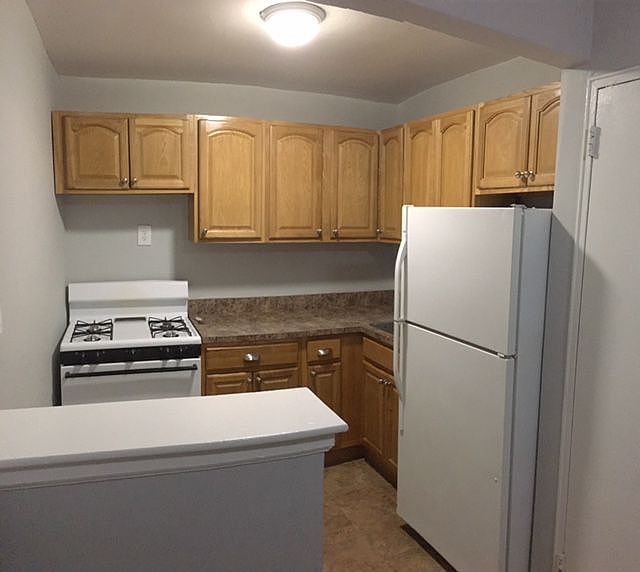 2nd image of 5610 94th St APT 4F