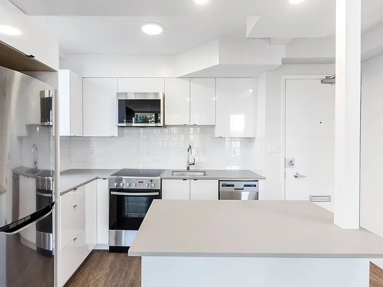 1251 Jervis St — Photo 26