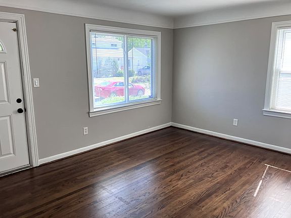 5th image of 959 E Shevlin Ave