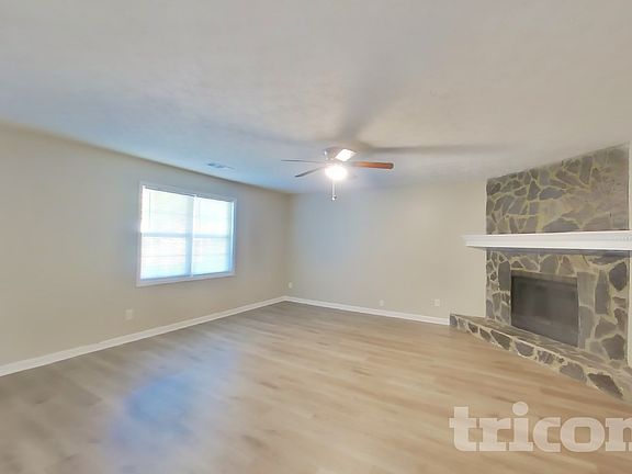 2nd image of 211 Robin Ln