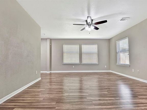 4th image of 5601 Savannah Woods Ln