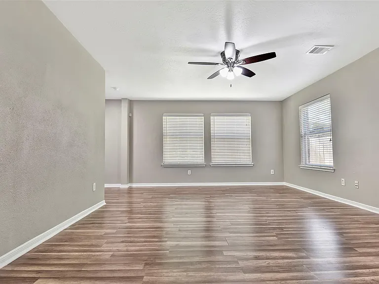 5601 Savannah Woods Ln — Photo 4