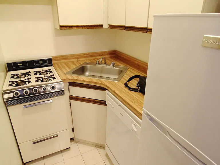 128 W 74th St #PHA — Photo 5