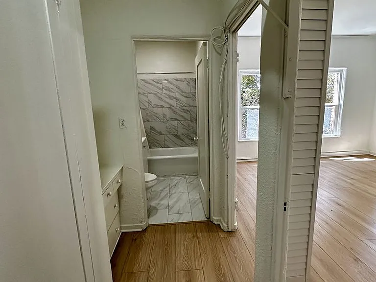 213 S Jackson St — Photo 17