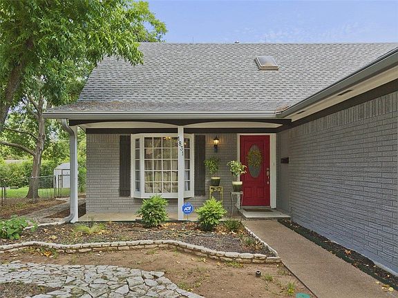 3rd image of 1831 Larkspur Dr