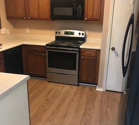 5th image of 202 Meadow Bend Dr