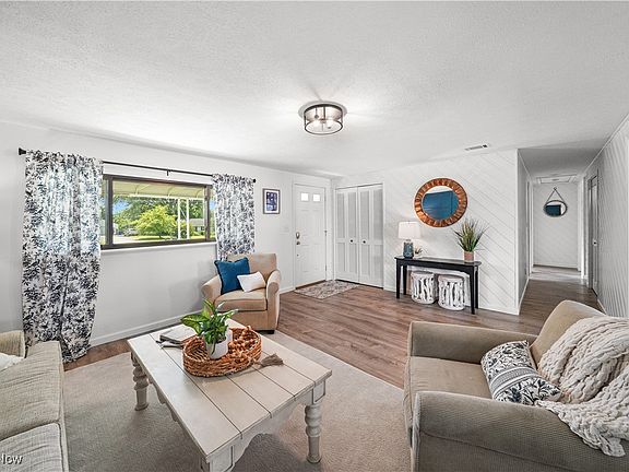4th image of 9381 Briar Dr