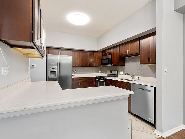 1175 Regency Dr — Photo 3