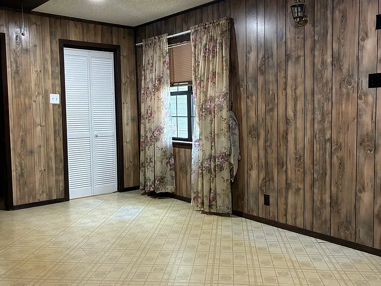 127 Rosewood St — Photo 8