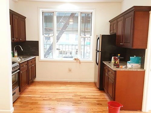 4th image of 3101 Broadway