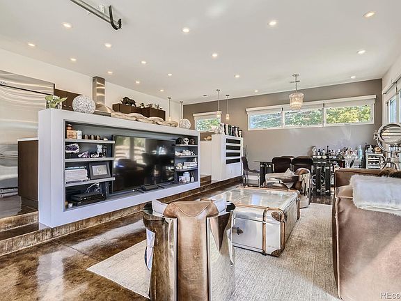 2nd image of 2725 W 21st Avenue