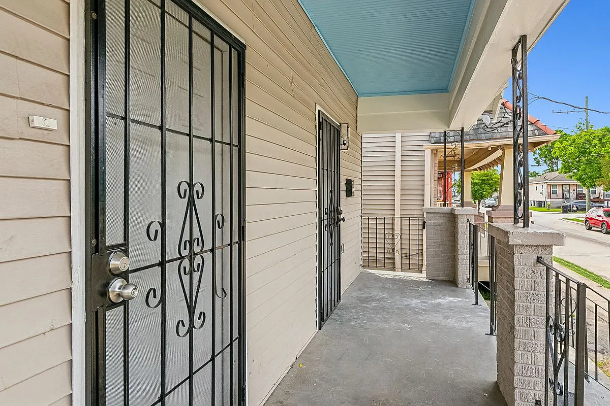 4 bed, 2.0 bath, 1208 sqft, $2,200 — Photo 2
