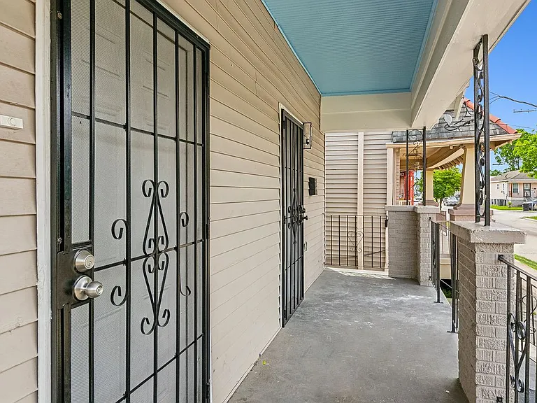 2562 N Galvez St — Photo 2