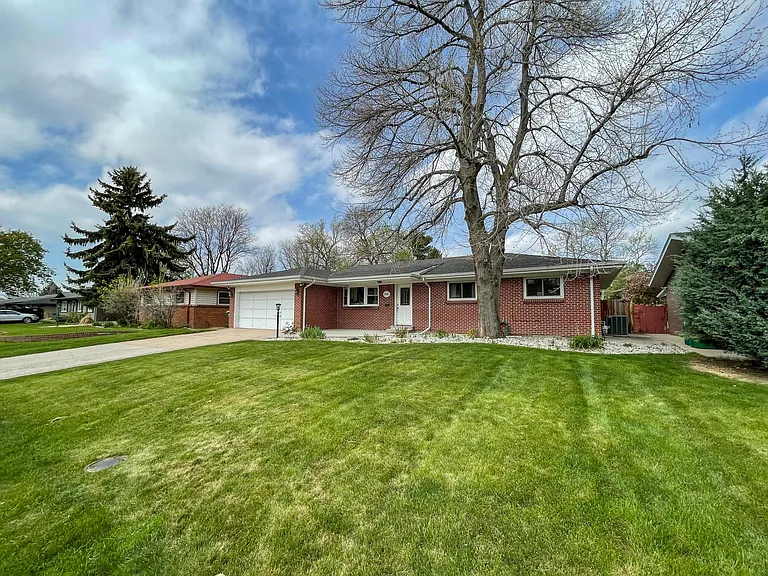 2551 S Ivy St — Photo 26