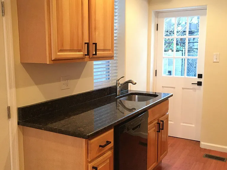 2132 Sigel St — Photo 10