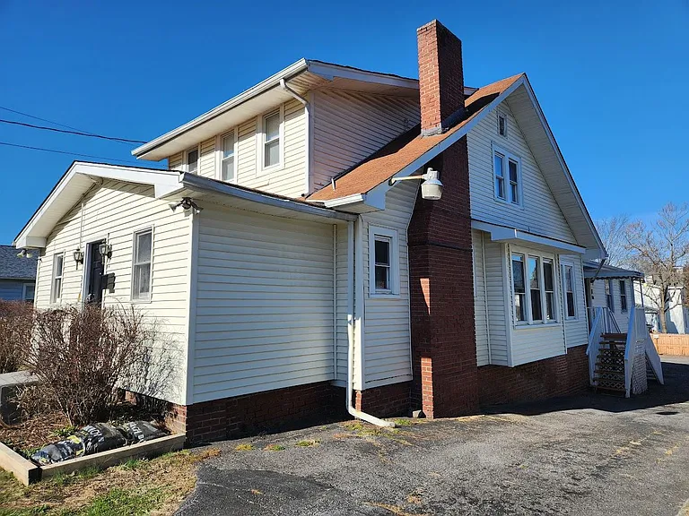 947 Hill St — Photo 10