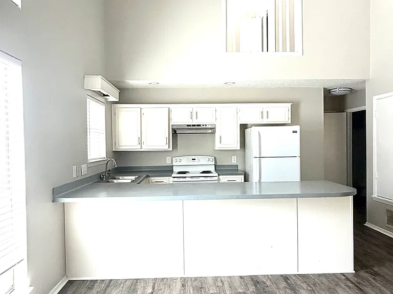 911 Creekside Dr #911 — Photo 5